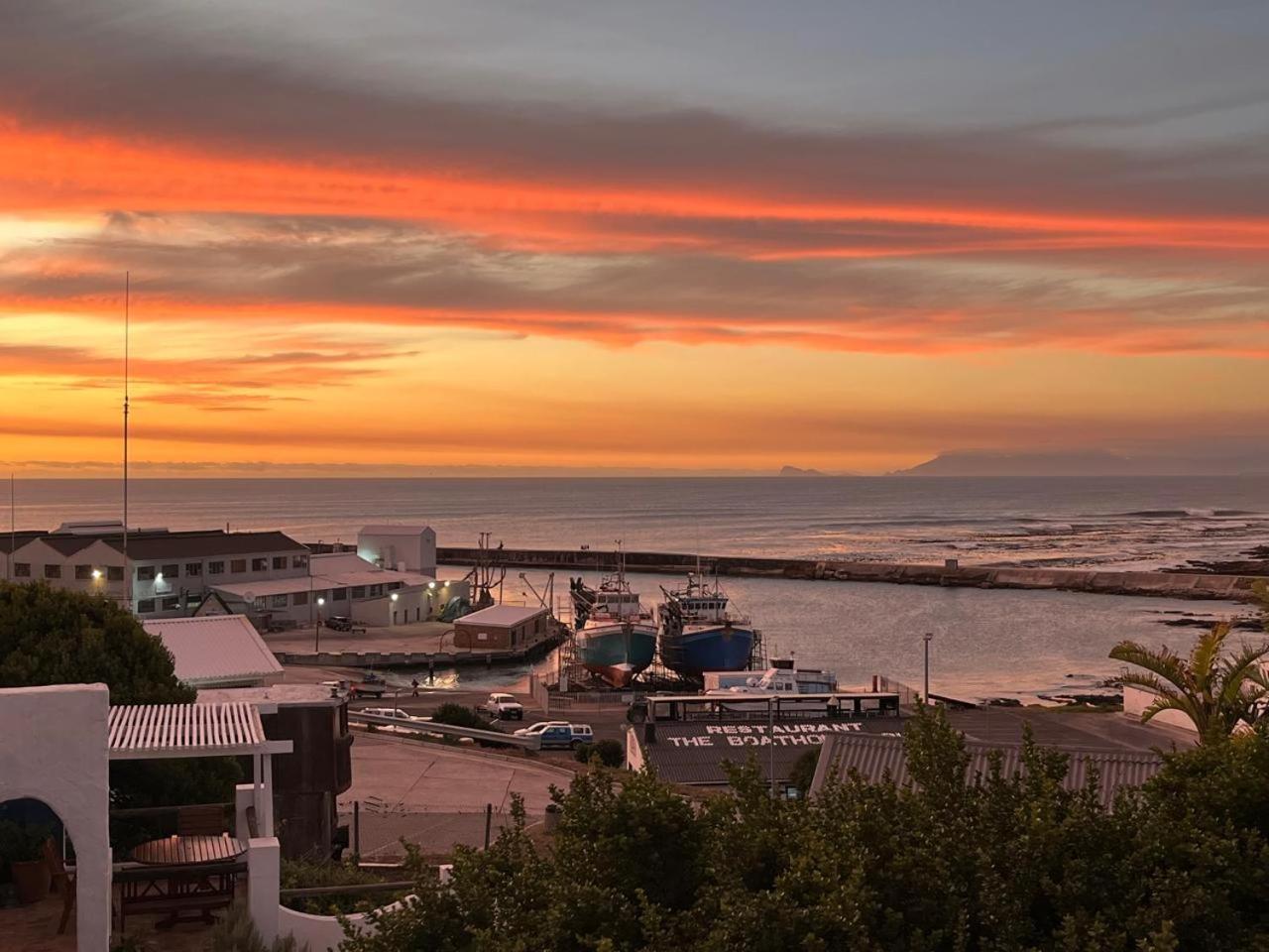 Saxon Lodge Gansbaai Exteriör bild
